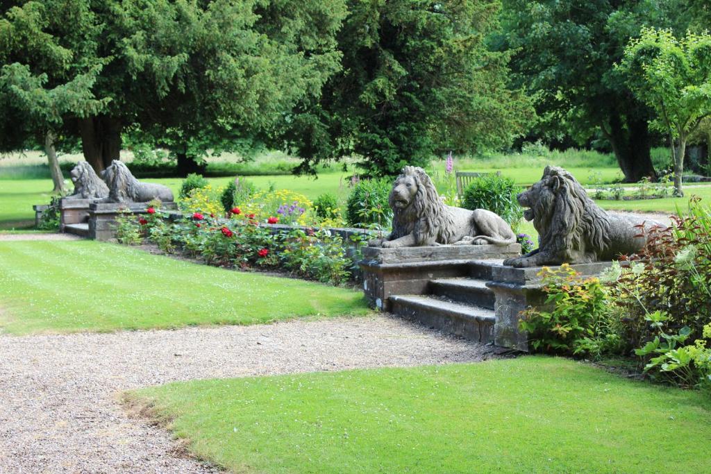 Monk Fryston Hall Hotel المظهر الخارجي الصورة